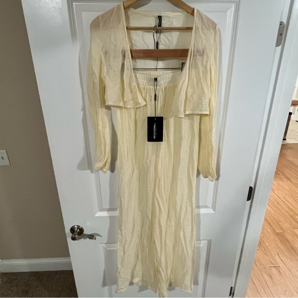 Pretty Little Thing Size 4 - Cream Textured Wide Leg Trouser/Top. Coverup